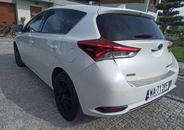 Toyota Auris cena 51500 przebieg: 102450, rok produkcji 2015 z Kielce małe 106